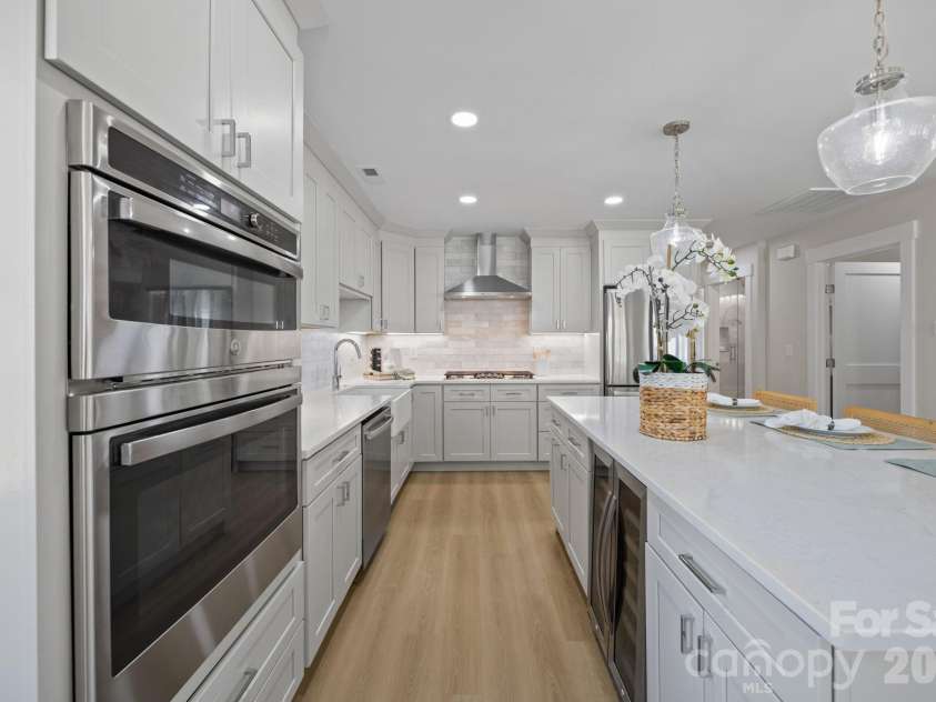 1600 Julia Maulden Place, Charlotte, NC 28206.  MLS# CAR4358790, YatesRealty ID 17890. 