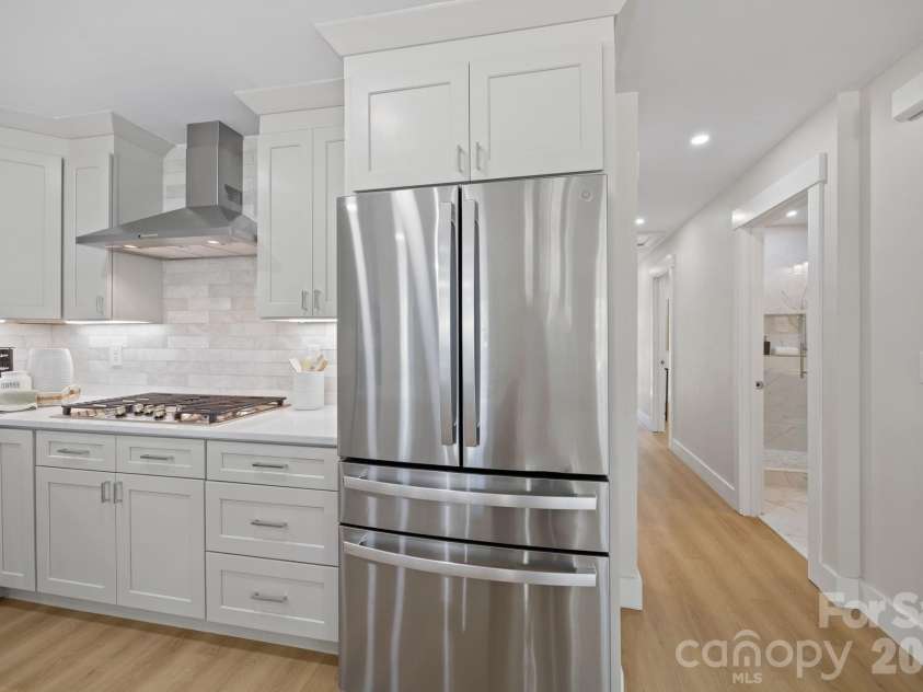 1600 Julia Maulden Place, Charlotte, NC 28206.  MLS# CAR4358790, YatesRealty ID 17890. 