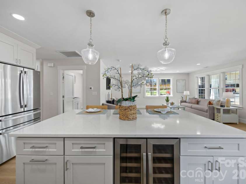 1600 Julia Maulden Place, Charlotte, NC 28206.  MLS# CAR4358790, YatesRealty ID 17890. 