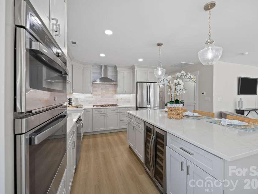 1600 Julia Maulden Place, Charlotte, NC 28206.  MLS# CAR4358790, YatesRealty ID 17890. 