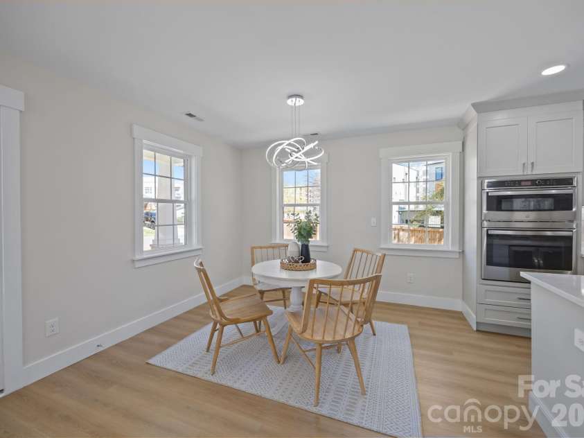 1600 Julia Maulden Place, Charlotte, NC 28206.  MLS# CAR4358790, YatesRealty ID 17890. 