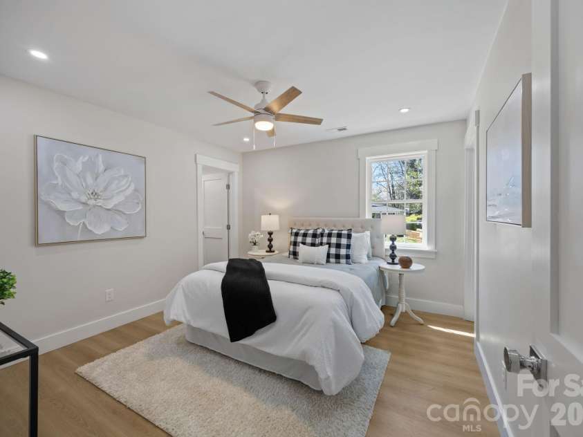 1600 Julia Maulden Place, Charlotte, NC 28206.  MLS# CAR4358790, YatesRealty ID 17890. 