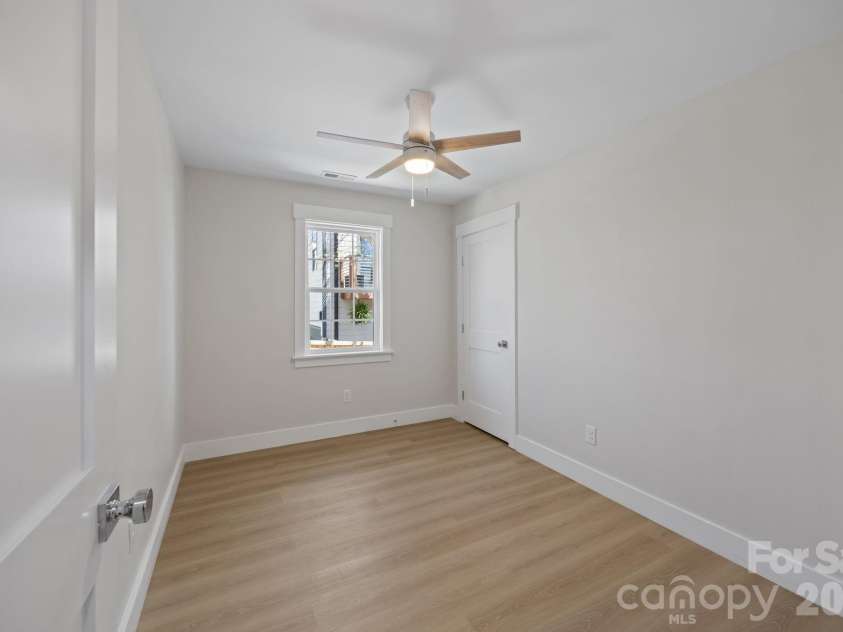 1600 Julia Maulden Place, Charlotte, NC 28206.  MLS# CAR4358790, YatesRealty ID 17890. 