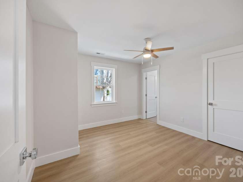 1600 Julia Maulden Place, Charlotte, NC 28206.  MLS# CAR4358790, YatesRealty ID 17890. 