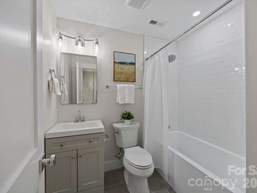 1600 Julia Maulden Place, Charlotte, NC 28206.  MLS# CAR4358790, YatesRealty ID 17890. 