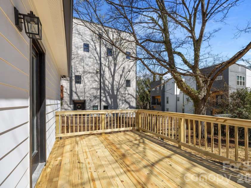 1600 Julia Maulden Place, Charlotte, NC 28206.  MLS# CAR4358790, YatesRealty ID 17890. 