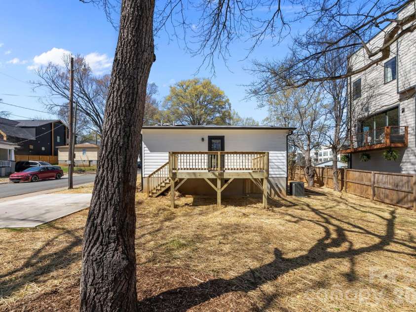 1600 Julia Maulden Place, Charlotte, NC 28206.  MLS# CAR4358790, YatesRealty ID 17890. 