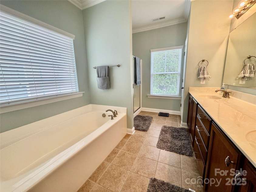 3678 Privette Road, Matthews, NC 28104.  MLS# CAR4258856, YatesRealty ID 17890. Primary w/large tub