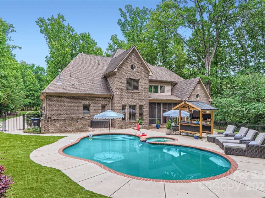 1056 James Madison Drive, Matthews, NC 28104.  MLS# CAR4260538, YatesRealty ID 17891. 