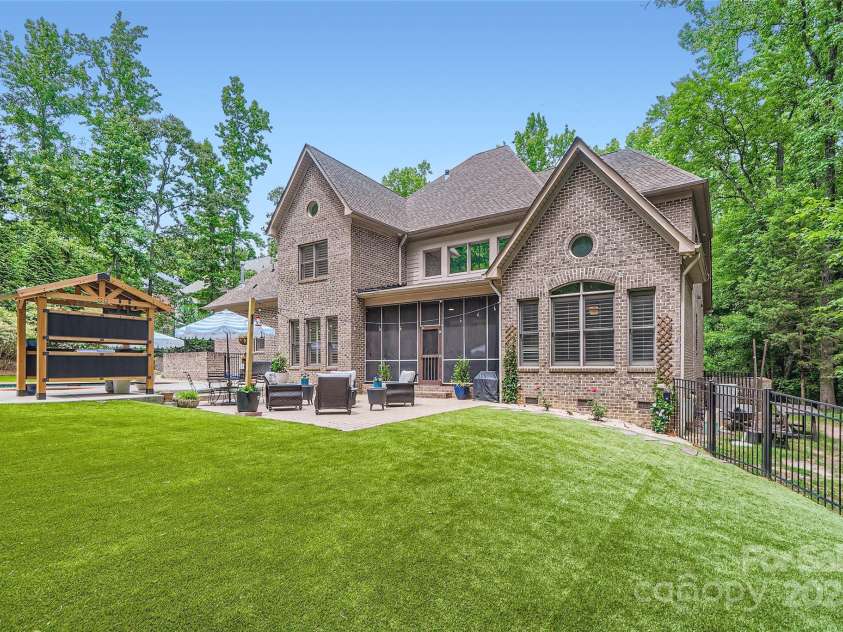 1056 James Madison Drive, Matthews, NC 28104.  MLS# CAR4260538, YatesRealty ID 17891. 
