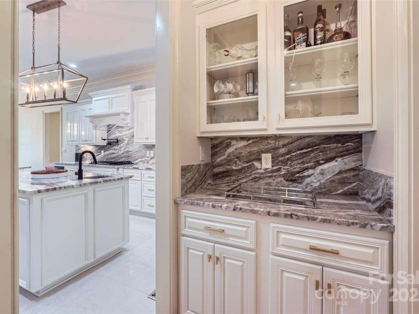 1056 James Madison Drive, Matthews, NC 28104.  MLS# CAR4260538, YatesRealty ID 17891. Coffee bar