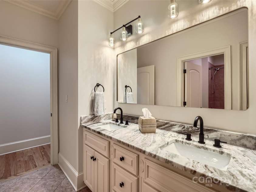 1056 James Madison Drive, Matthews, NC 28104.  MLS# CAR4260538, YatesRealty ID 17891. En-suite full bath