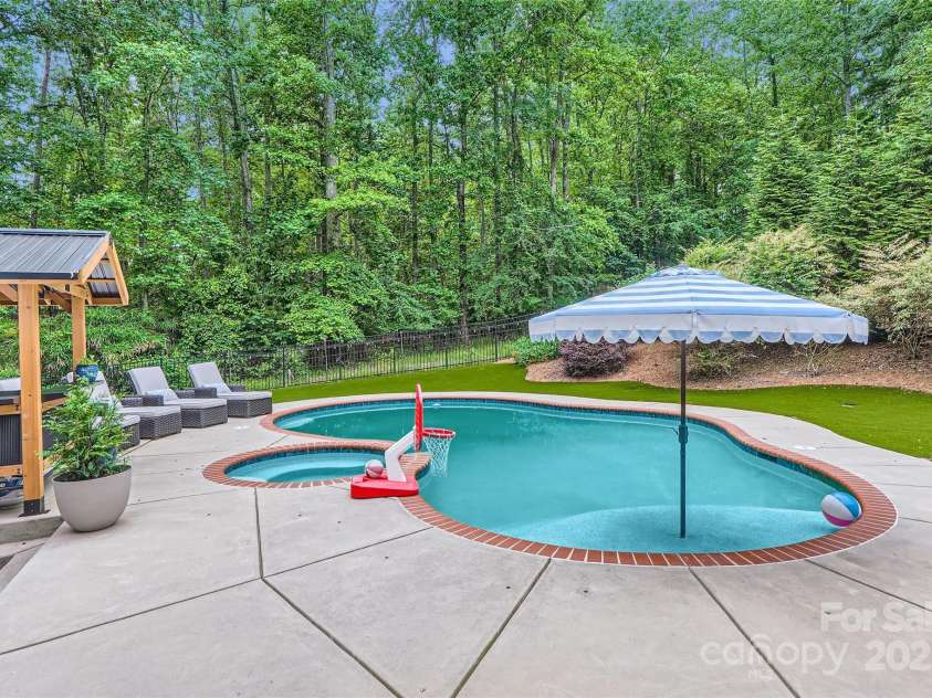 1056 James Madison Drive, Matthews, NC 28104.  MLS# CAR4260538, YatesRealty ID 17891. Gunite salt water pool and spa  with pool hut/grill