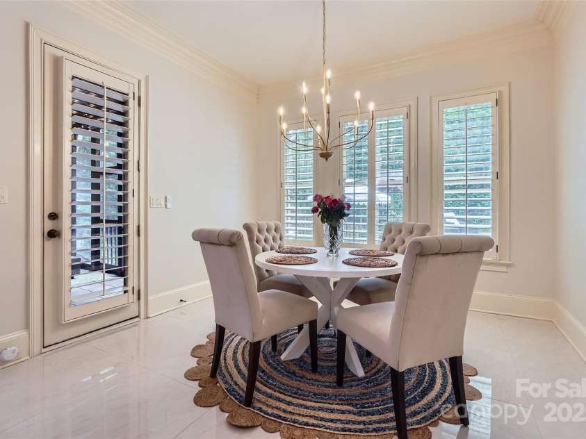 1056 James Madison Drive, Matthews, NC 28104.  MLS# CAR4260538, YatesRealty ID 17891. Kitchen dining area