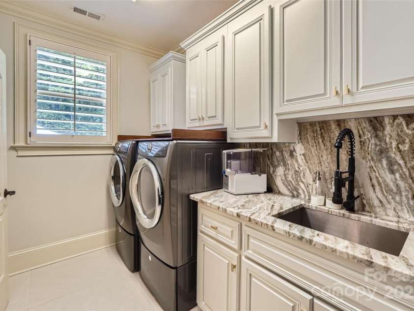 1056 James Madison Drive, Matthews, NC 28104.  MLS# CAR4260538, YatesRealty ID 17891. Main floor laundry