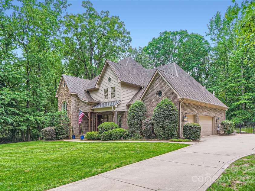 1056 James Madison Drive, Matthews, NC 28104.  MLS# CAR4260538, YatesRealty ID 17891. Three car side load garage