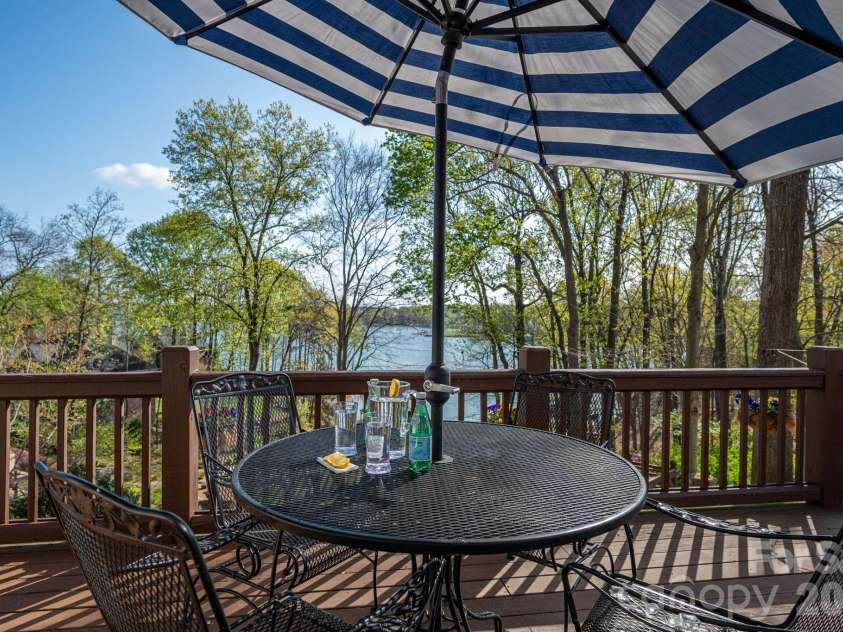 103 Shelter Cove Lane, Mooresville, NC 28117.  MLS# CAR4347364, YatesRealty ID 17892. 