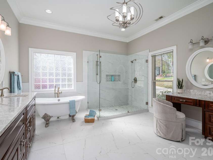 103 Shelter Cove Lane, Mooresville, NC 28117.  MLS# CAR4347364, YatesRealty ID 17892. 