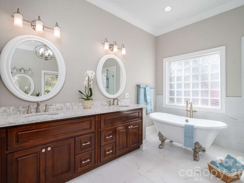 103 Shelter Cove Lane, Mooresville, NC 28117.  MLS# CAR4347364, YatesRealty ID 17892. 