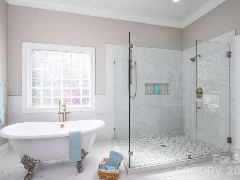 103 Shelter Cove Lane, Mooresville, NC 28117.  MLS# CAR4347364, YatesRealty ID 17892. 