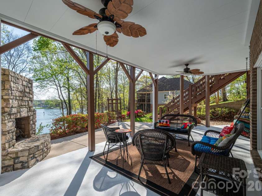 103 Shelter Cove Lane, Mooresville, NC 28117.  MLS# CAR4347364, YatesRealty ID 17892. 