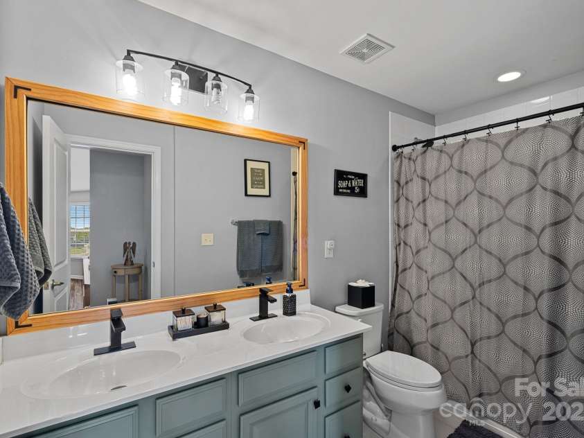 7331 Millstone Circle, Concord, NC 28025.  MLS# CAR4261579, YatesRealty ID 17892. Upper Level Full Bathroom