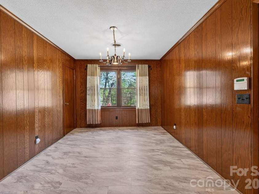 3600 Davidson Highway, Concord, NC 28027.  MLS# CAR4366218, YatesRealty ID 17893. Den/dining area