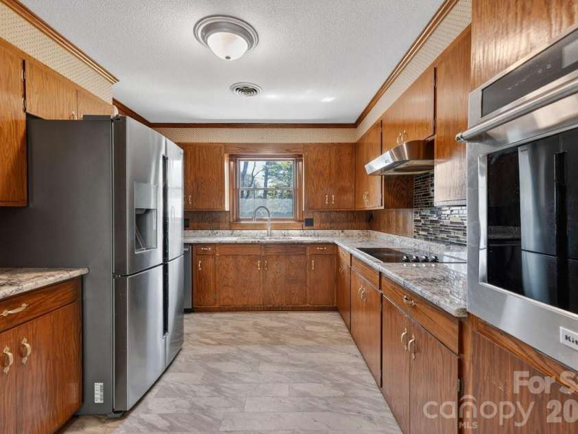 3600 Davidson Highway, Concord, NC 28027.  MLS# CAR4366218, YatesRealty ID 17893. Kitchen