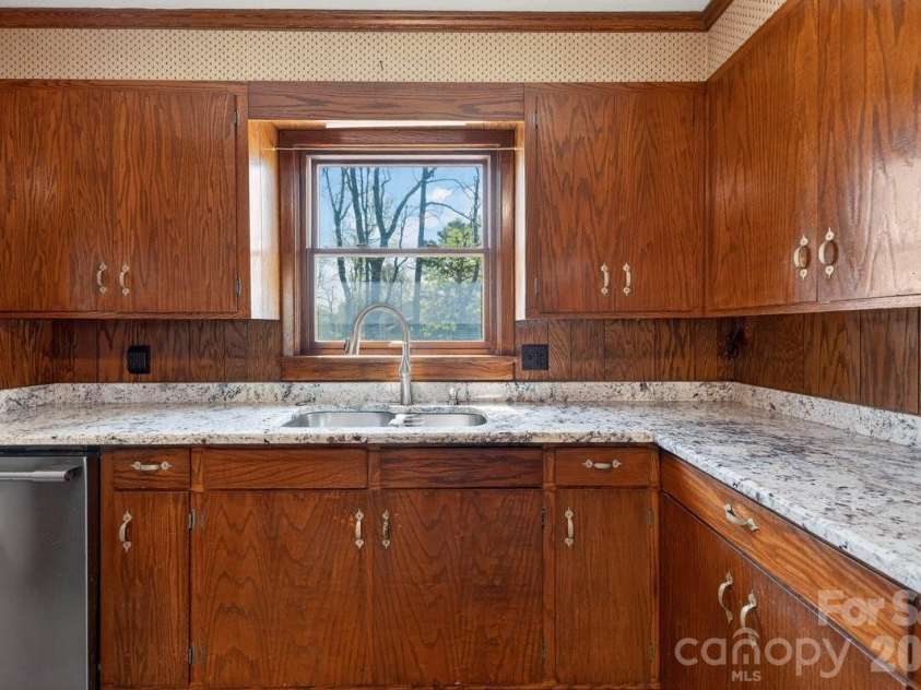 3600 Davidson Highway, Concord, NC 28027.  MLS# CAR4366218, YatesRealty ID 17893. Kitchen