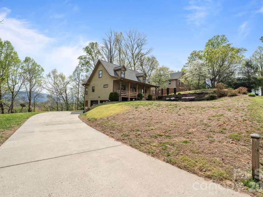 1750 Knollwood Circle, Morganton, NC 28655.  MLS# CAR4366302, YatesRealty ID 17895. 