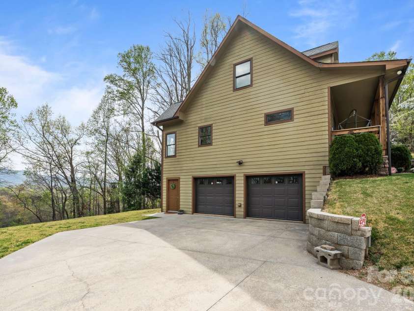 1750 Knollwood Circle, Morganton, NC 28655.  MLS# CAR4366302, YatesRealty ID 17895. 