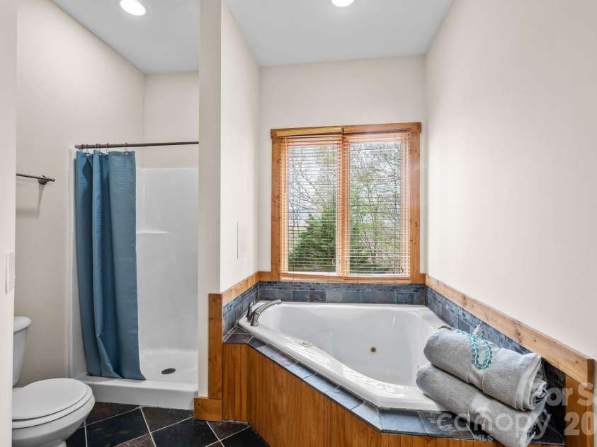 1750 Knollwood Circle, Morganton, NC 28655.  MLS# CAR4366302, YatesRealty ID 17895. 