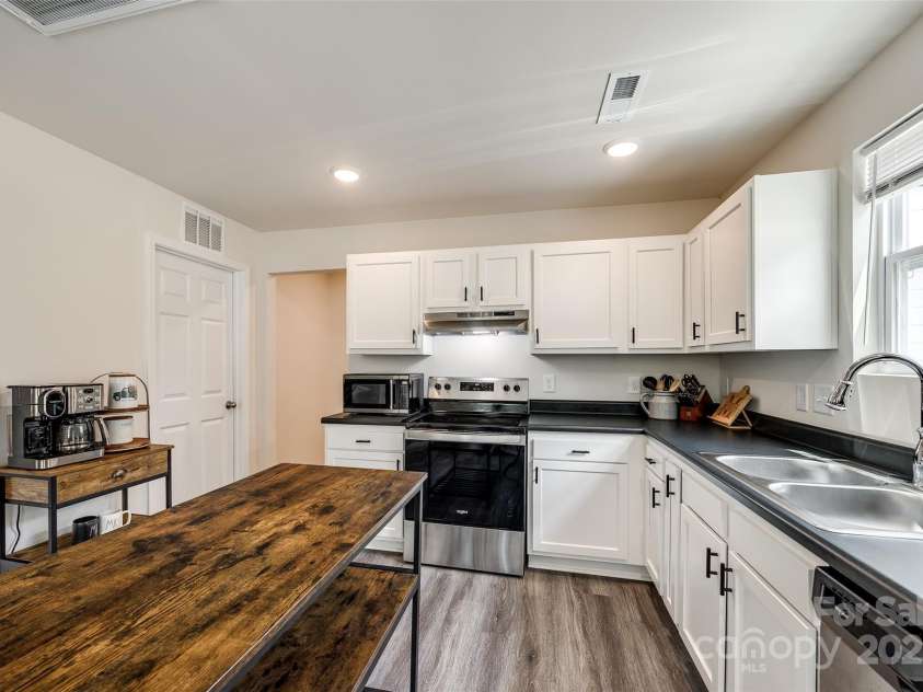 415 Kickapoo Avenue, Gastonia, NC 28056.  MLS# CAR4263401, YatesRealty ID 17895. 