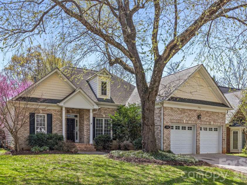1109 Moray Court, Charlotte, NC 28211.  MLS# CAR4366291, YatesRealty ID 17896. 