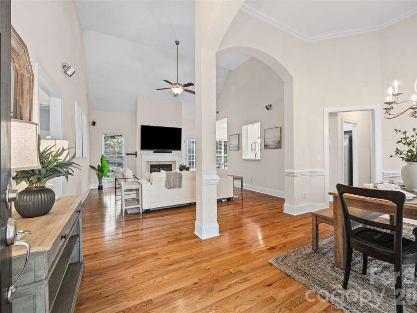 1109 Moray Court, Charlotte, NC 28211.  MLS# CAR4366291, YatesRealty ID 17896. 