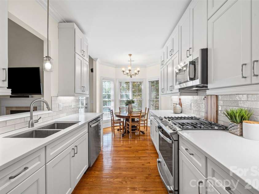 1109 Moray Court, Charlotte, NC 28211.  MLS# CAR4366291, YatesRealty ID 17896. 