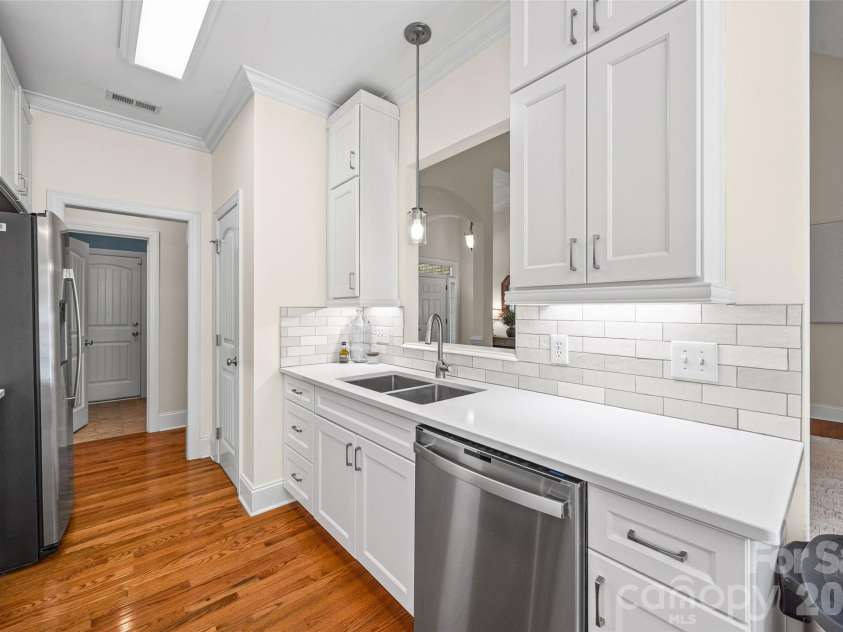1109 Moray Court, Charlotte, NC 28211.  MLS# CAR4366291, YatesRealty ID 17896. 