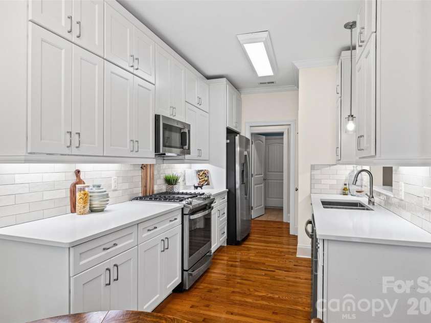 1109 Moray Court, Charlotte, NC 28211.  MLS# CAR4366291, YatesRealty ID 17896. 