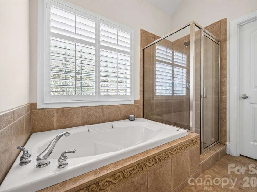 1109 Moray Court, Charlotte, NC 28211.  MLS# CAR4366291, YatesRealty ID 17896. 