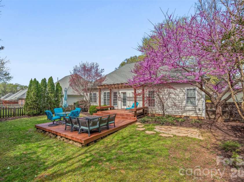 1109 Moray Court, Charlotte, NC 28211.  MLS# CAR4366291, YatesRealty ID 17896. 