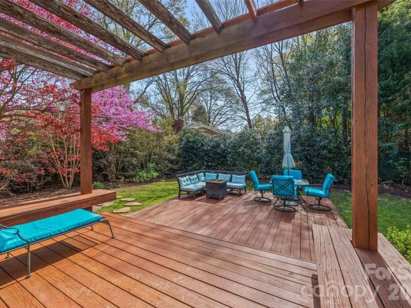 1109 Moray Court, Charlotte, NC 28211.  MLS# CAR4366291, YatesRealty ID 17896. 