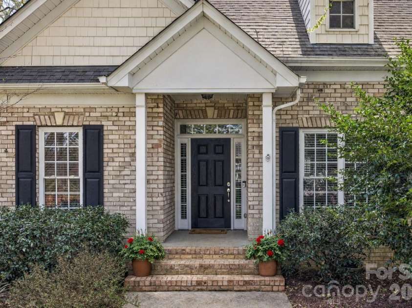 1109 Moray Court, Charlotte, NC 28211.  MLS# CAR4366291, YatesRealty ID 17896. 