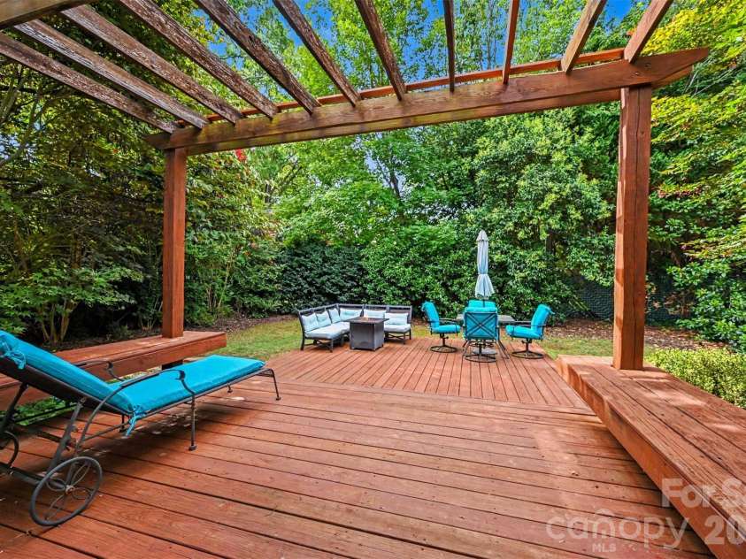 1109 Moray Court, Charlotte, NC 28211.  MLS# CAR4406142, YatesRealty ID 17896. Backyard an patio