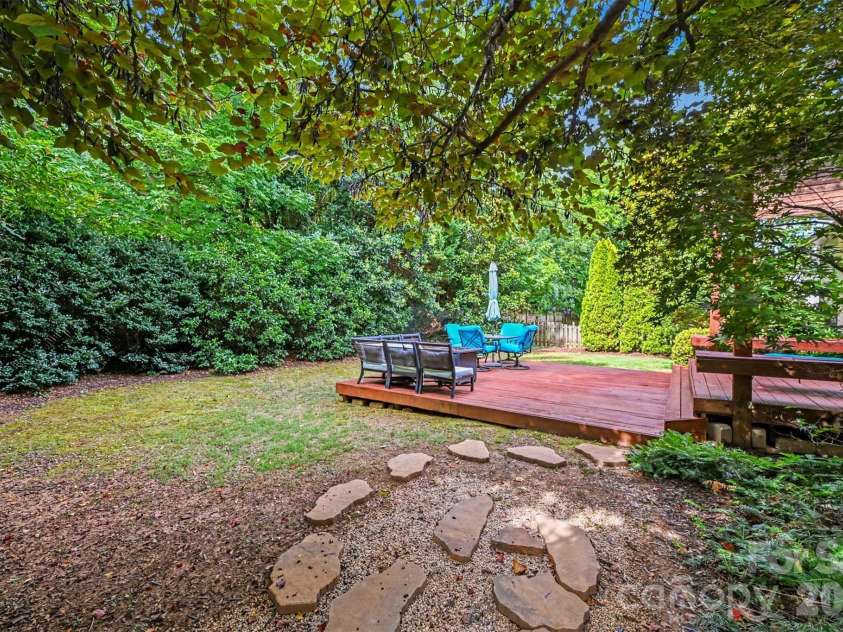 1109 Moray Court, Charlotte, NC 28211.  MLS# CAR4406142, YatesRealty ID 17896. Backyard and patio