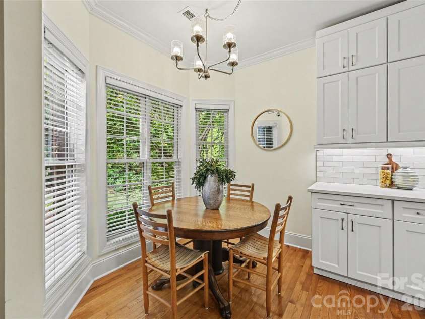 1109 Moray Court, Charlotte, NC 28211.  MLS# CAR4406142, YatesRealty ID 17896. Breakfast nook