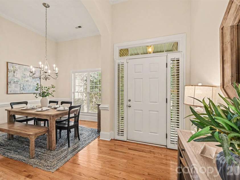1109 Moray Court, Charlotte, NC 28211.  MLS# CAR4406142, YatesRealty ID 17896. Entryway and Dining Room