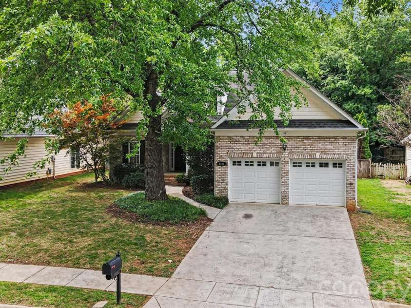 1109 Moray Court, Charlotte, NC 28211.  MLS# CAR4406142, YatesRealty ID 17896. Front Exterior