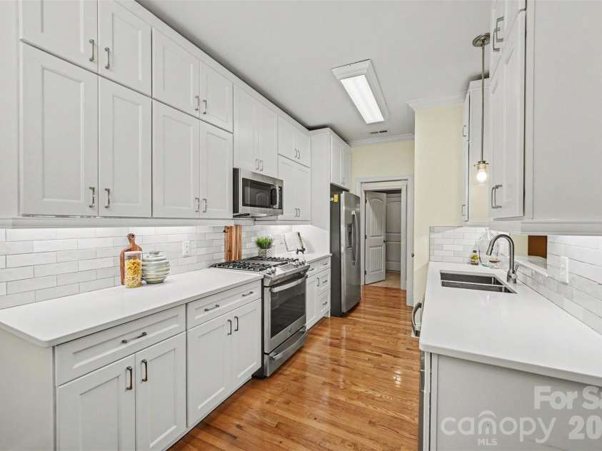 1109 Moray Court, Charlotte, NC 28211.  MLS# CAR4406142, YatesRealty ID 17896. Kitchen