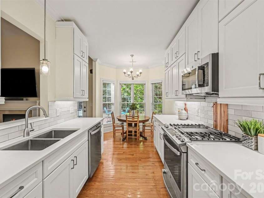 1109 Moray Court, Charlotte, NC 28211.  MLS# CAR4406142, YatesRealty ID 17896. Kitchen