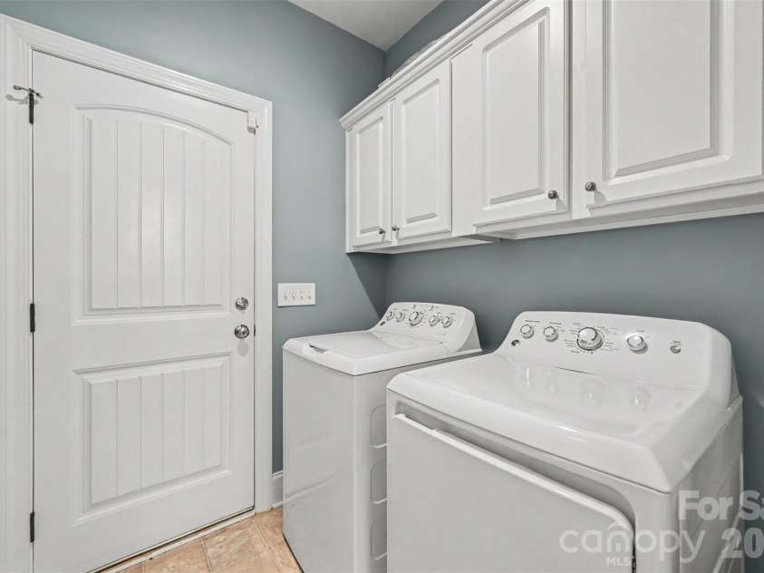 1109 Moray Court, Charlotte, NC 28211.  MLS# CAR4406142, YatesRealty ID 17896. Laundry Room
